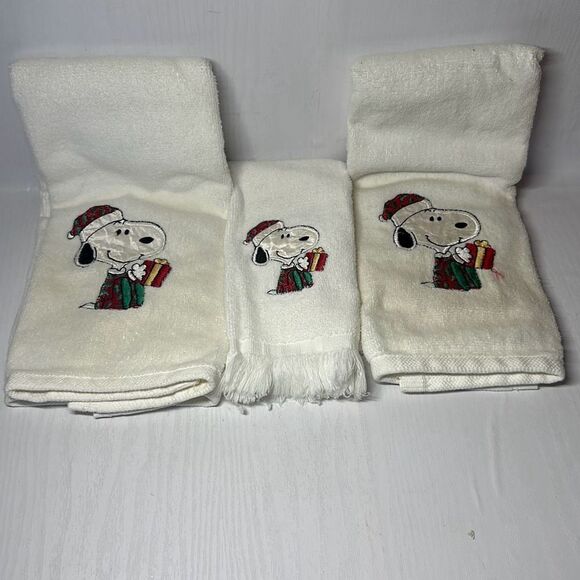 VTG Saturday Knight LTD 2 Christmas Peanuts Snoopy Hand Towels 1 Wash Cloth - Picture 1 of 7